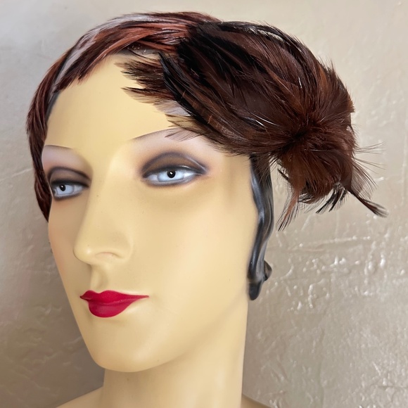 FESTIVE 1950s\' BROWN/WHITE/RUST FEATHER COCKTAIL HAT main image 6